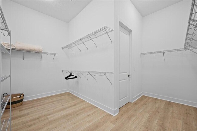 Building Photo - 13621 Le Christine Dr