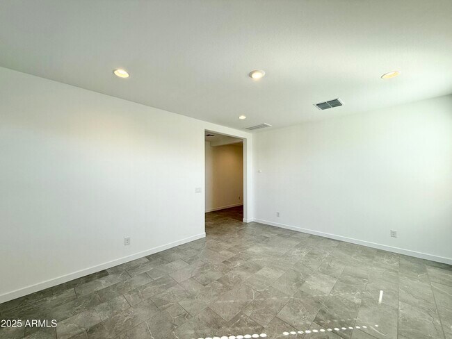 Building Photo - 9543 W Avalon Dr