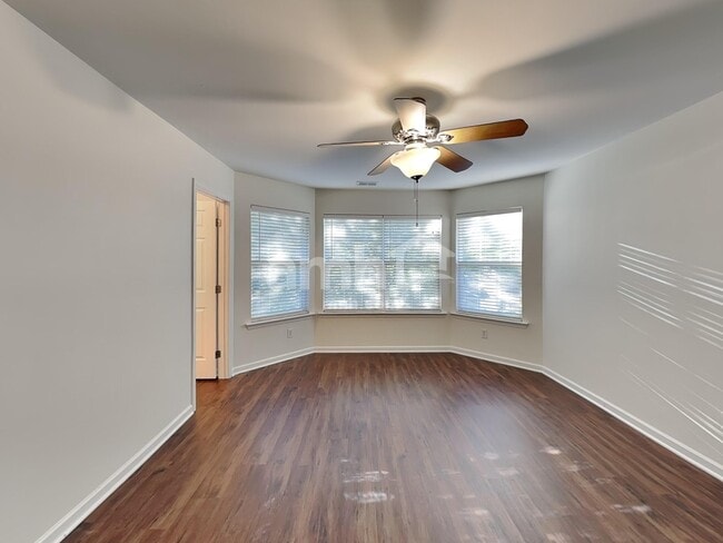 Building Photo - 15516 Crossing Gate Dr