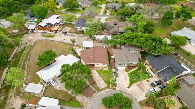 Building Photo - 156 Trelawney St