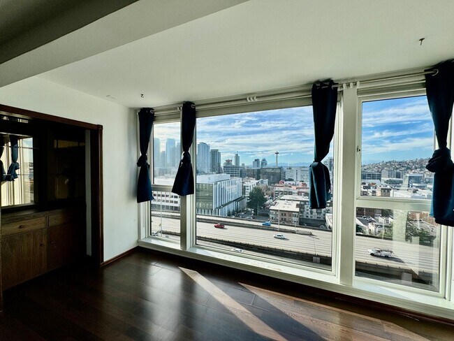 Building Photo - One-bedroom Condo with incredible view of Space Needle from Living Room!!!!!!