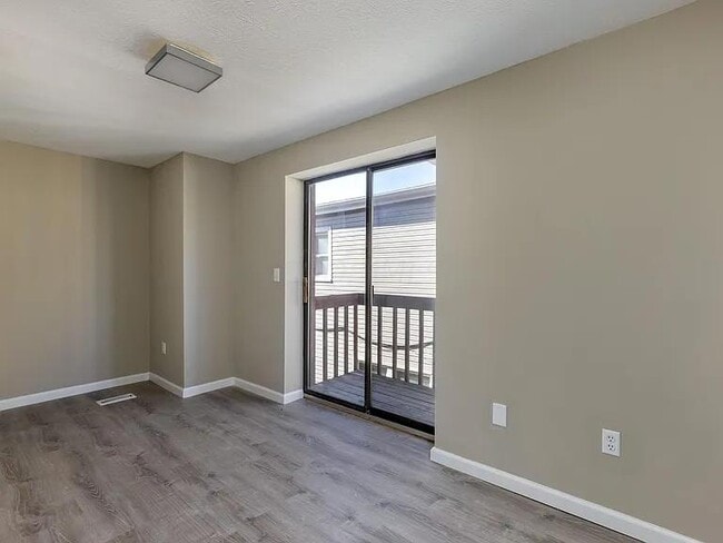 Building Photo - 89 W 9th Ave