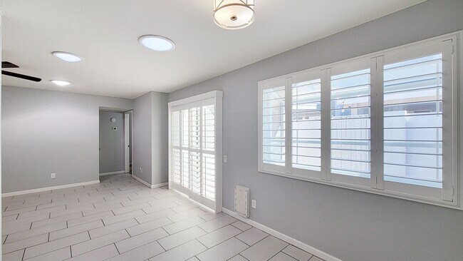 Building Photo - Townhome with two car garage! Community pool!