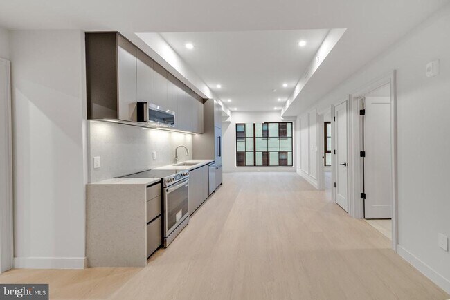 Building Photo - 2121 Ward Pl NW