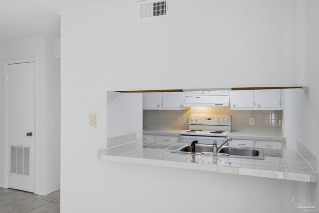 Building Photo - 2109 Langley Ave