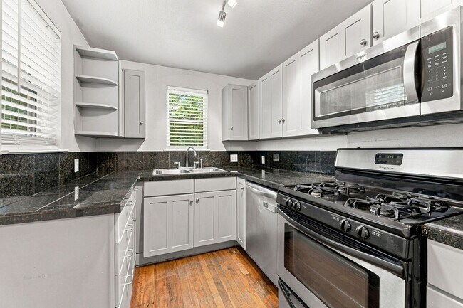 Building Photo - 4612 Bennett Ave