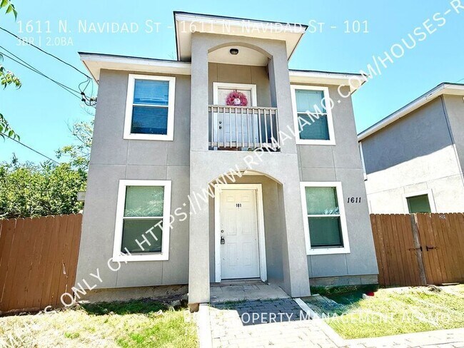 Building Photo - 1611 N Navidad St