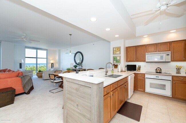 Building Photo - EXECUTIVE VACATION RENTAL