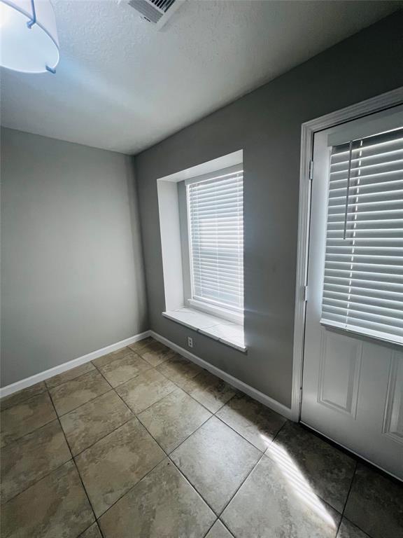 Building Photo - 21514 Bridgewater Pointe