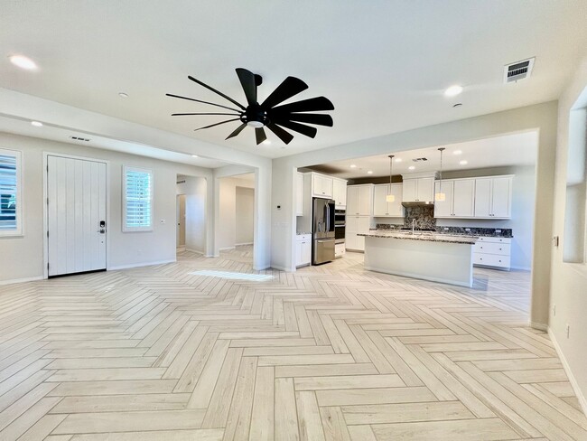 Building Photo - AVAILABLE NOW!! STUNNING 4 Bed/ 3.5 Bath POOL HOME in La Quinta!