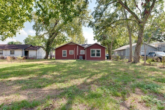 Building Photo - 7601 Springdale St