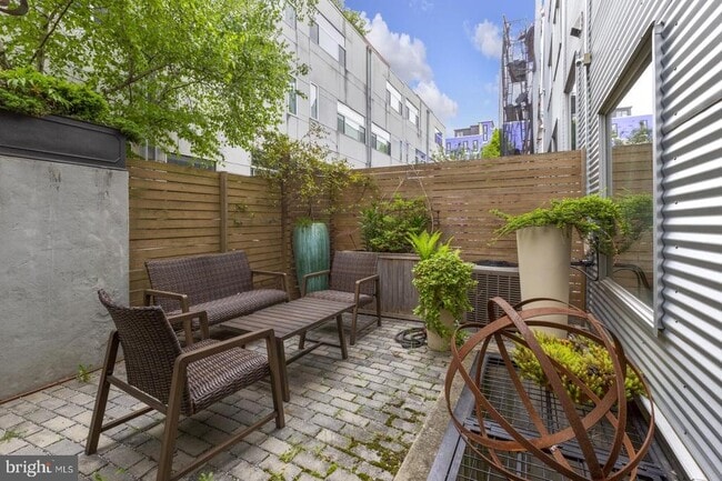 Building Photo - 1108 N Bodine St