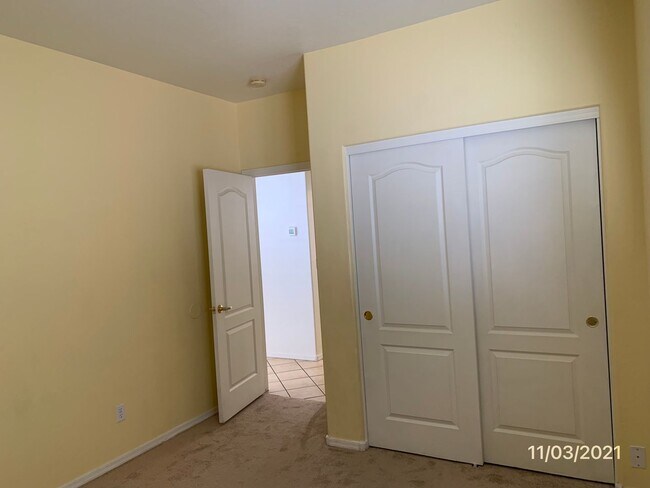 Building Photo - 4964 E Catalina Ct