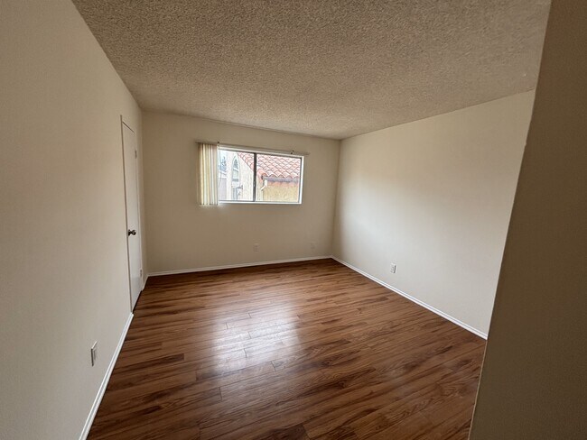 Building Photo - 2105 Grant Ave