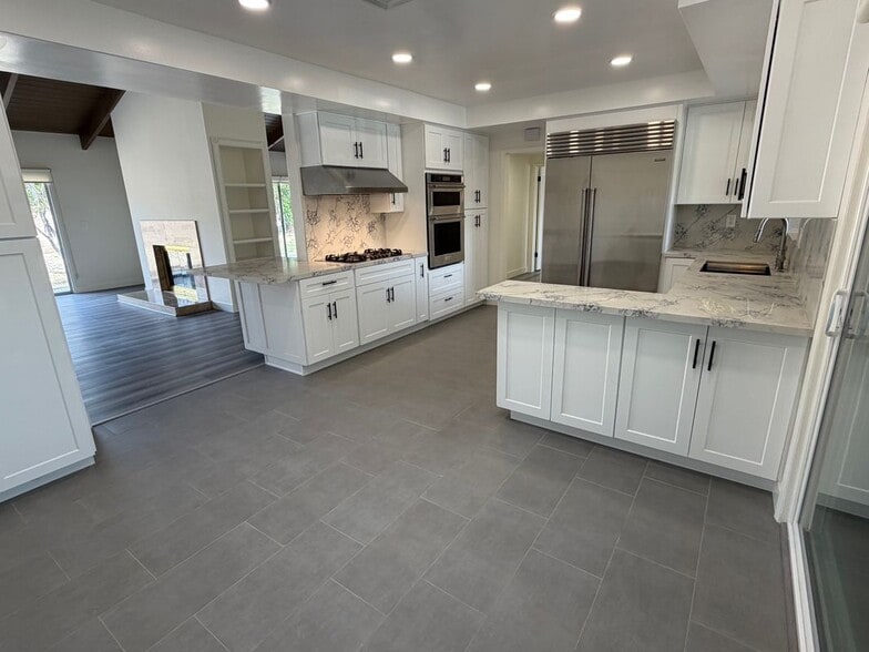 Building Photo - 5301 Dubois Ave