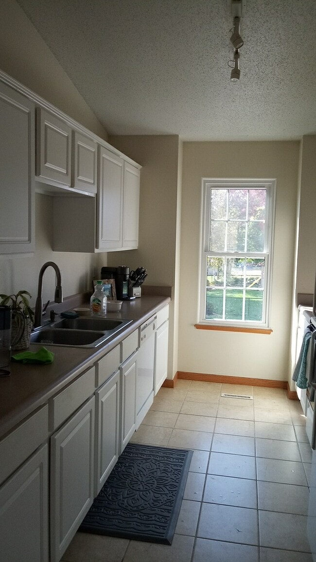 Building Photo - 1675 Hemingway Ln