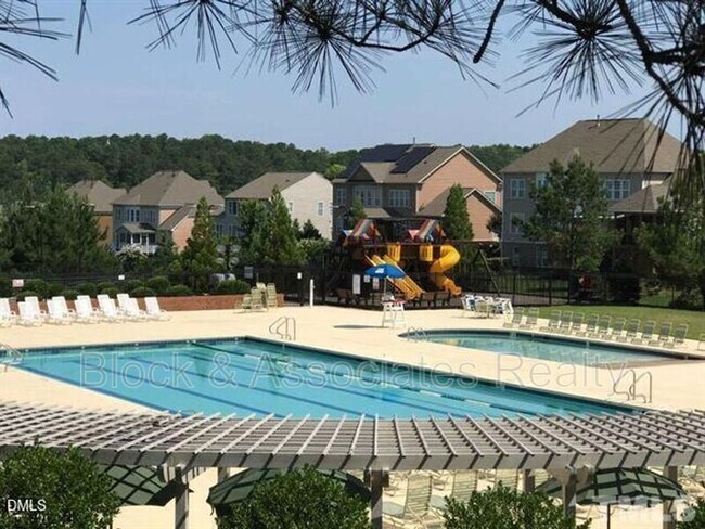 Building Photo - 410 Euphoria Cir