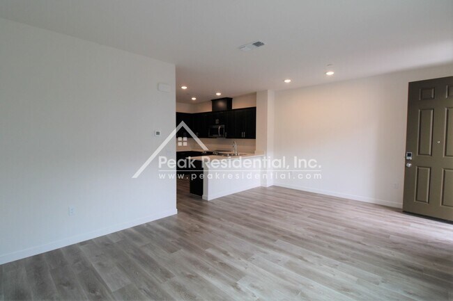 Building Photo - Brand New 3bd/2.5ba North Natomas Townhous...