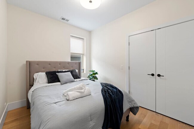 Building Photo - 2110 W Washington Blvd