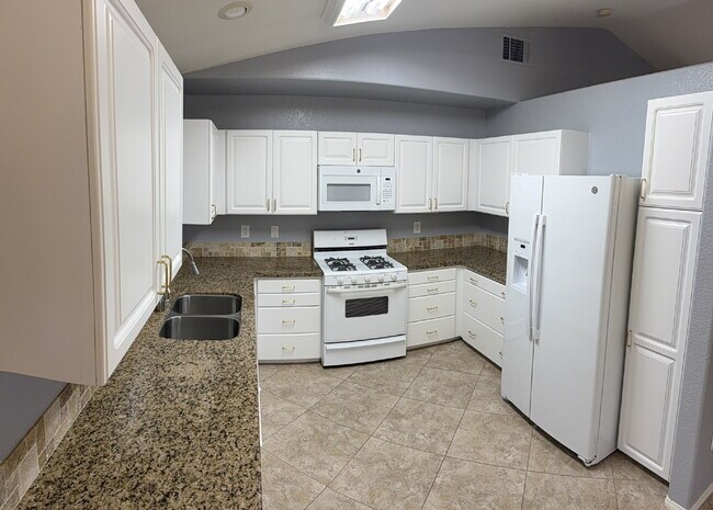 Building Photo - Gorgeous, Newly Redone 3 bed 2 Bath Home in The Most Sought-After Adult Community in Hemet!