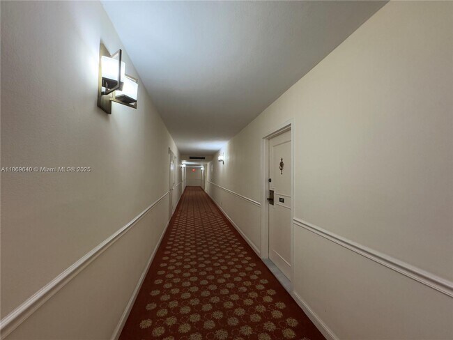 Building Photo - 2500 Parkview Dr