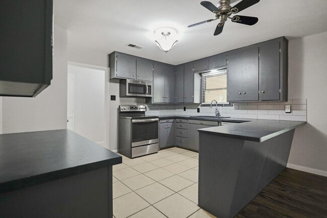 Building Photo - 2826 58th St