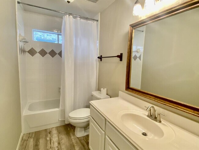 Building Photo - 7807 Highland Glen Dr