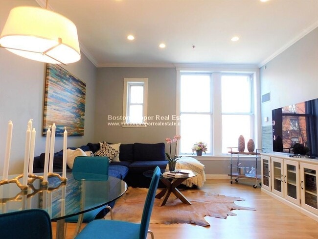 Building Photo - 416 Marlborough St