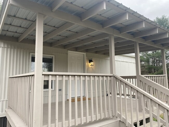 Building Photo - 404 Dorris Rd