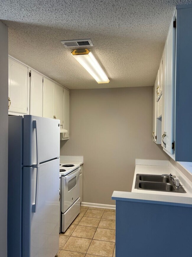 Building Photo - 147 Woodfield Pl