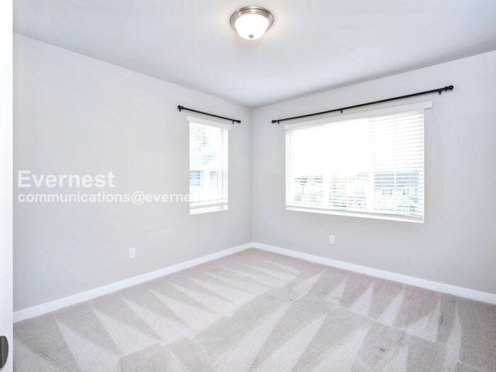 Building Photo - 1621 Seattle Hill Rd