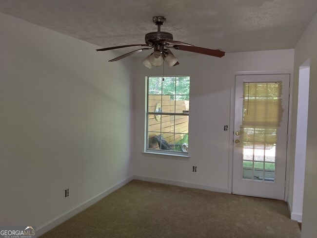 Building Photo - 4327 Village Square Ln