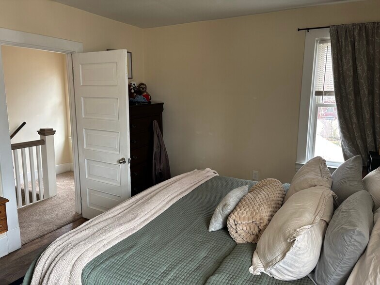 Building Photo - 309 Penn St