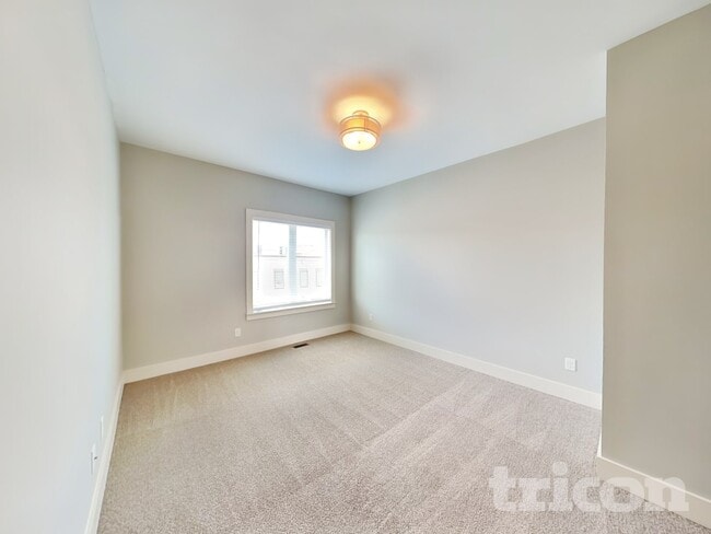 Building Photo - 1216 Hillwood Private Cove