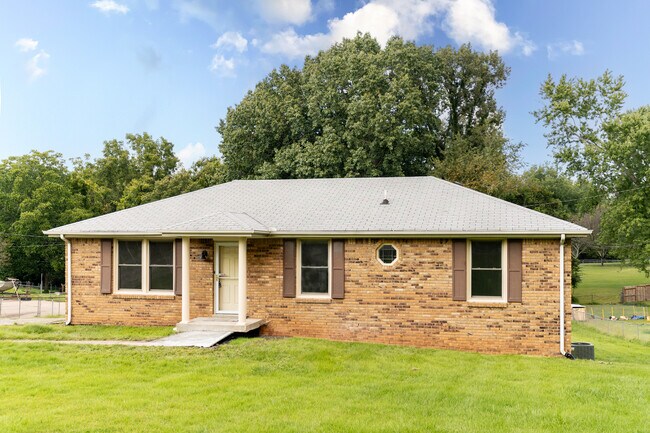 Building Photo - 729 Pollard Rd