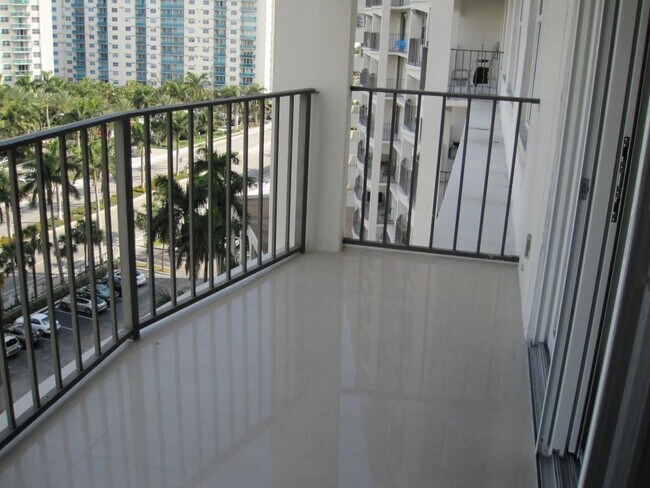 Building Photo - 3800 S Ocean Dr