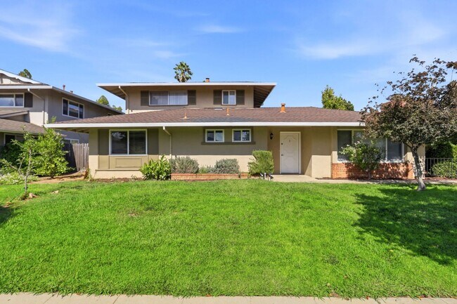 Building Photo - 935 Castlewood Dr