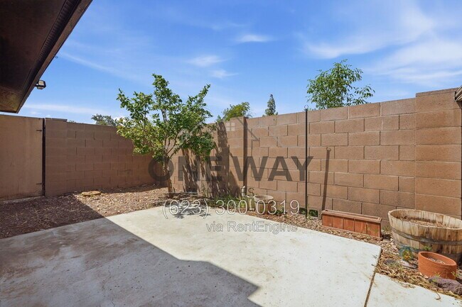 Building Photo - 1660 W Village Way