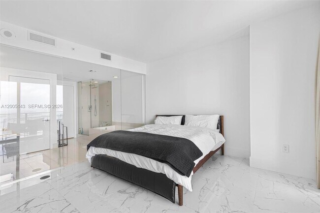 Building Photo - 650 NE 32nd St