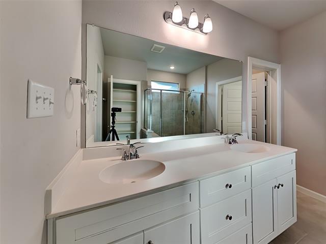 Building Photo - 162 Camelia St