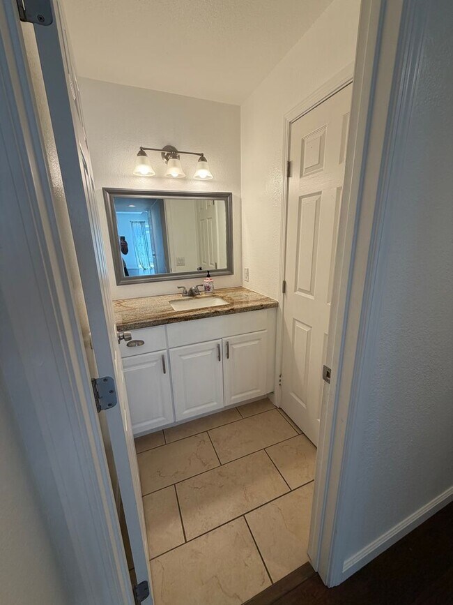 Building Photo - 8492 Hermitage Way