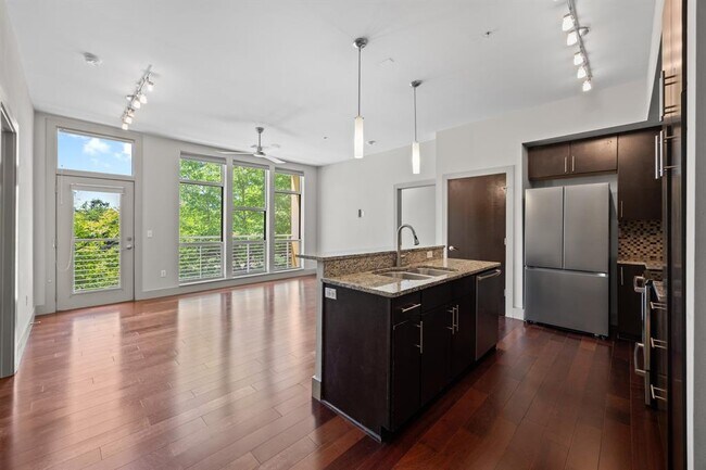 Building Photo - 1320 Robert Browning St