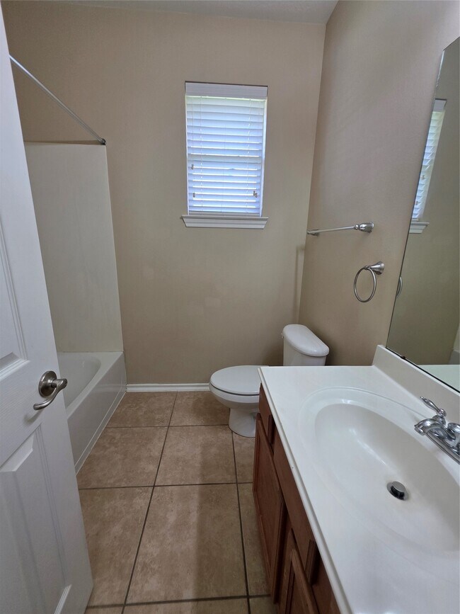 Building Photo - 2242 Waxwing Dr