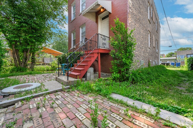 Building Photo - 3521 W Cortland St