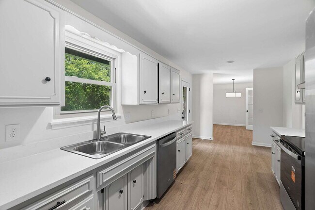 Building Photo - 112 Juniper Dr