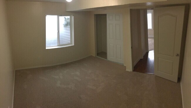 Building Photo - Spacious Home w 2 attached 2 car garage
