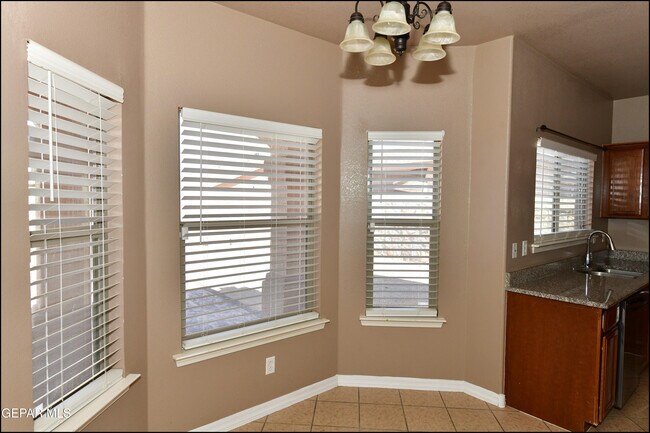 Building Photo - 3257 Sunset Point Dr
