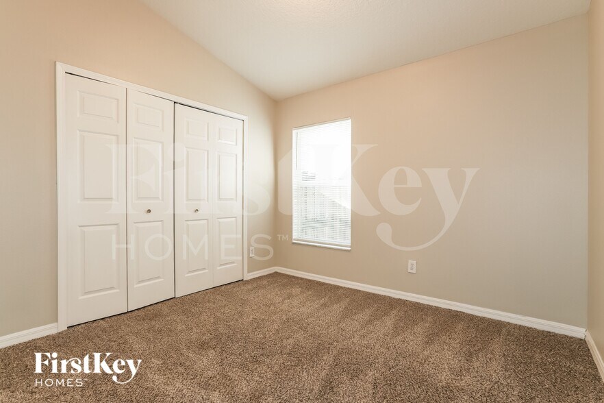Building Photo - 11133 Lakeside Vista Dr