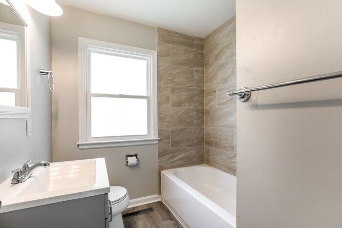 Building Photo - 10513 E 28th Terrace S