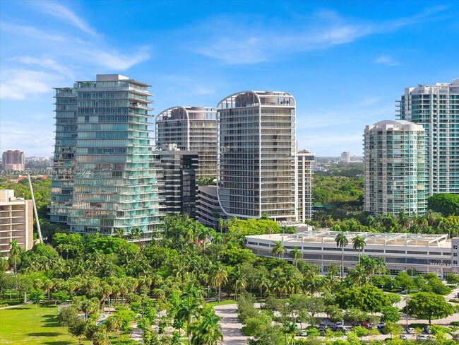 Building Photo - 2655 S Bayshore Dr